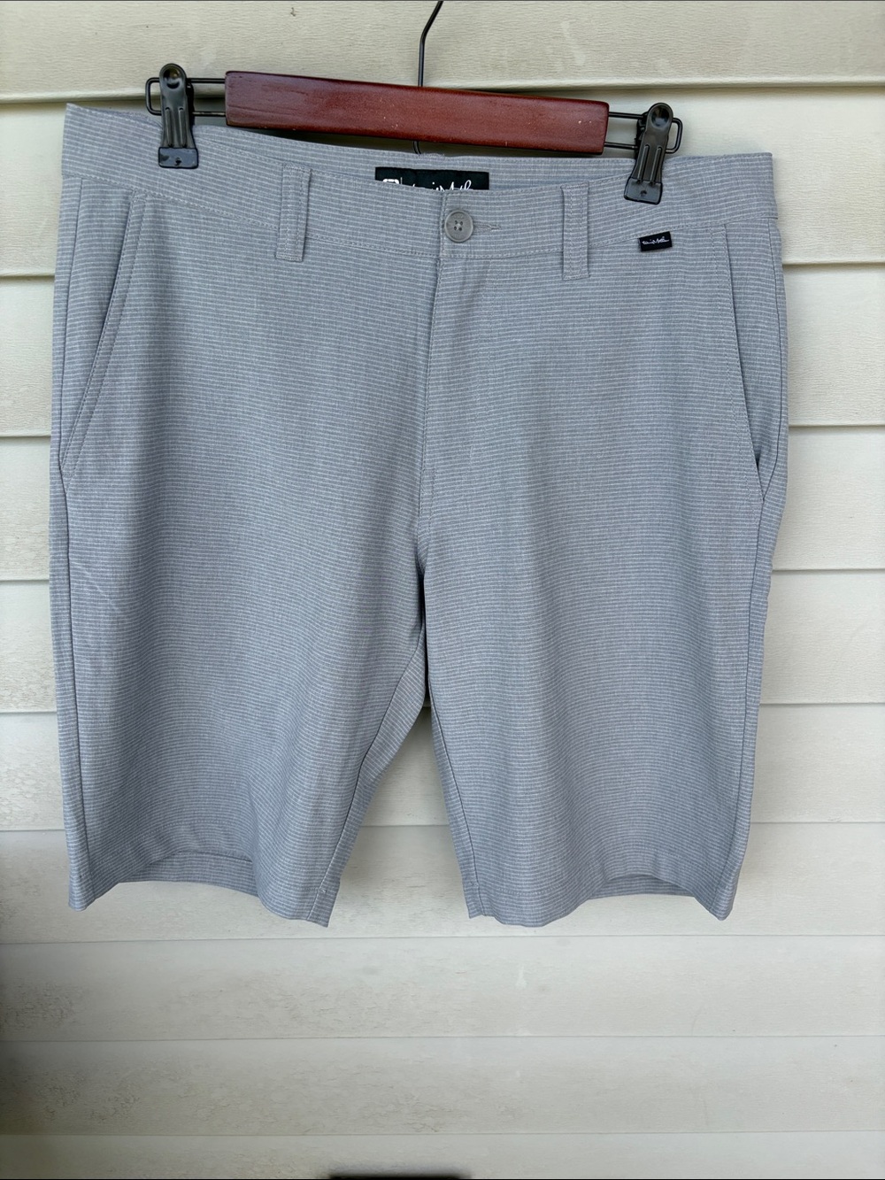 Travis Mathew Men's Gray Performance Shorts. Size 32.